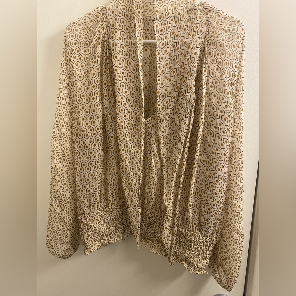 Cute blouse no name